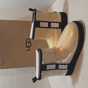 UUG Classic Mini Boot Natural Black ( Womens) 111190-NBLC